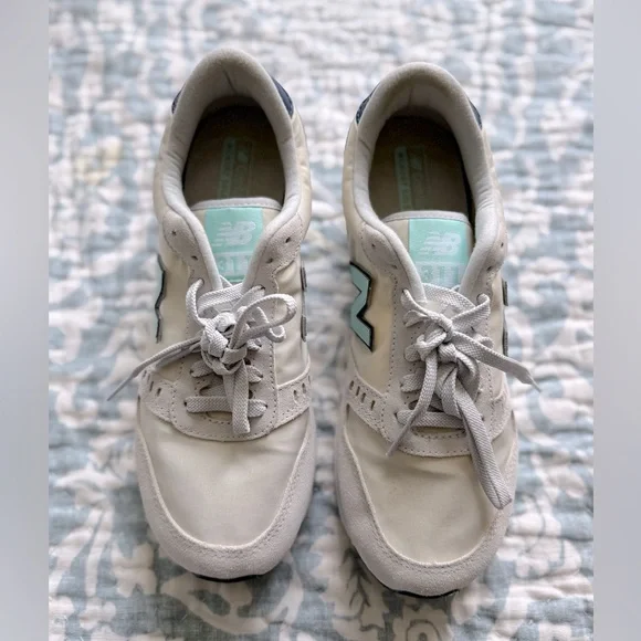 New Balance beige and teal Sneakers - Picture 3 of 5